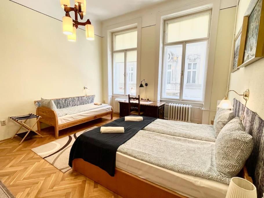 Bank5 Central Apartment Budapest Eksteriør billede